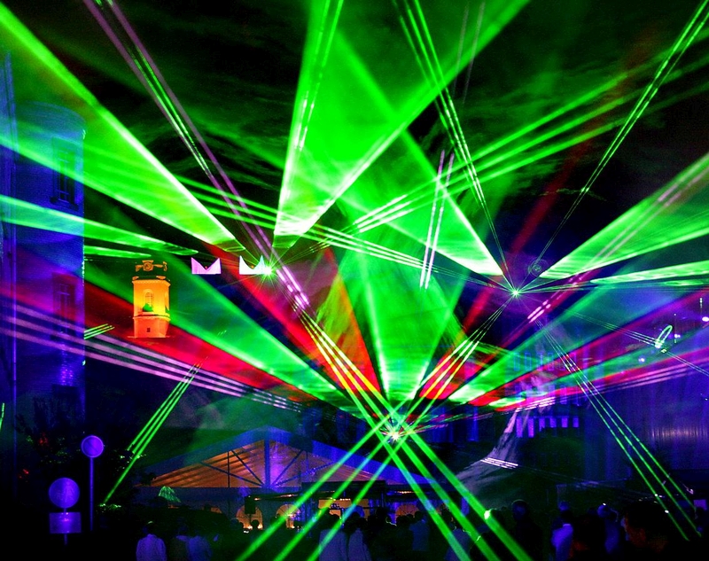 Abb.: Lichteffekte und Laseranimationen, immer ein spektakuläres Schauspiel (Bild: LEC GmbH, Eibenstock).