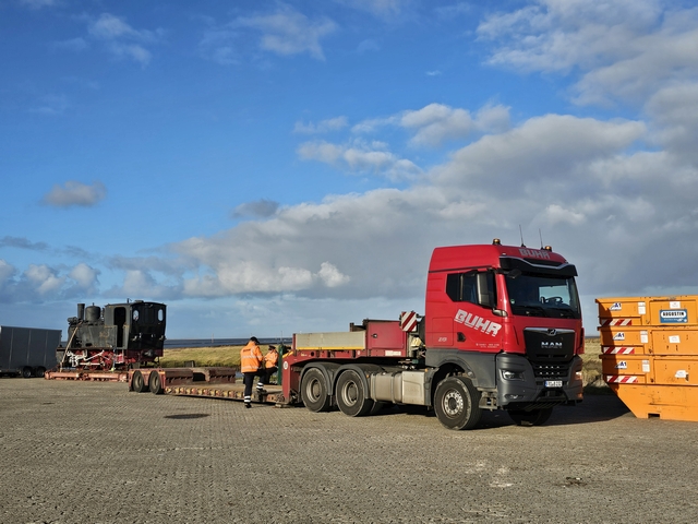 Abb.: Der Tieflader ist da ...