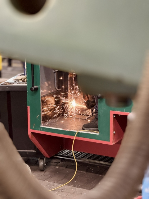 Abb.: ..., denn das Zuschneiden der Druckluftleitung ist eine feurige Angelegenheit