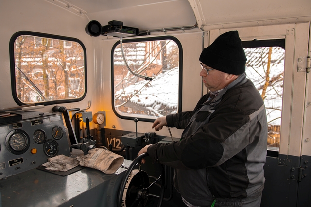 Abb.: Gelassen rangiert Holger mit Lok V3 in Heiligenberg während ...