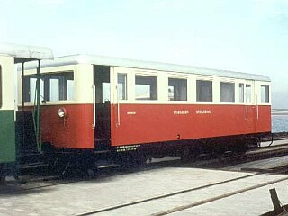 Triebwagen T 45 noch als IBS T5 am 8.8.1964 auf Spiekeroog, Photo: Hartmut Brandt