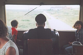 T 45 ca. 1977 auf Spiekeroog auf der Fahrt in Richtung Anleger bei Einfahrt in die Haltestelle Westend, Photo Sammlung Thomas Richter